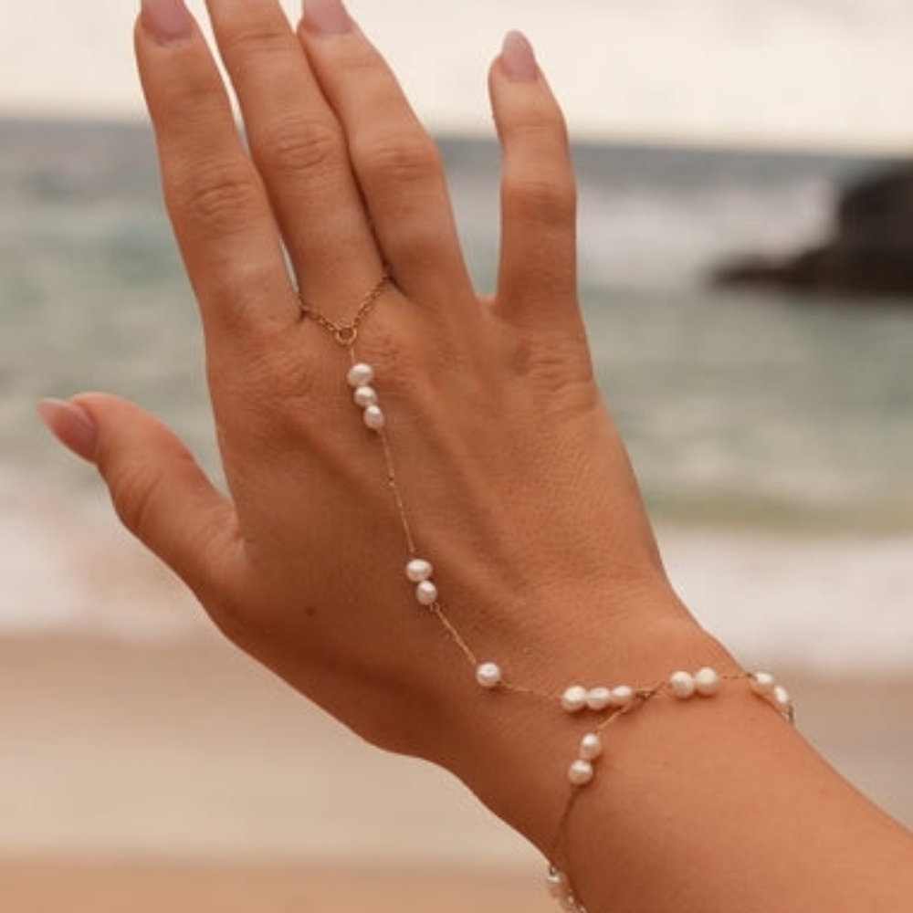 Louise Carter Pearl Handchain New